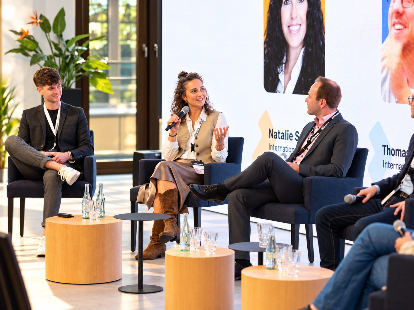 Panel with live presentation
