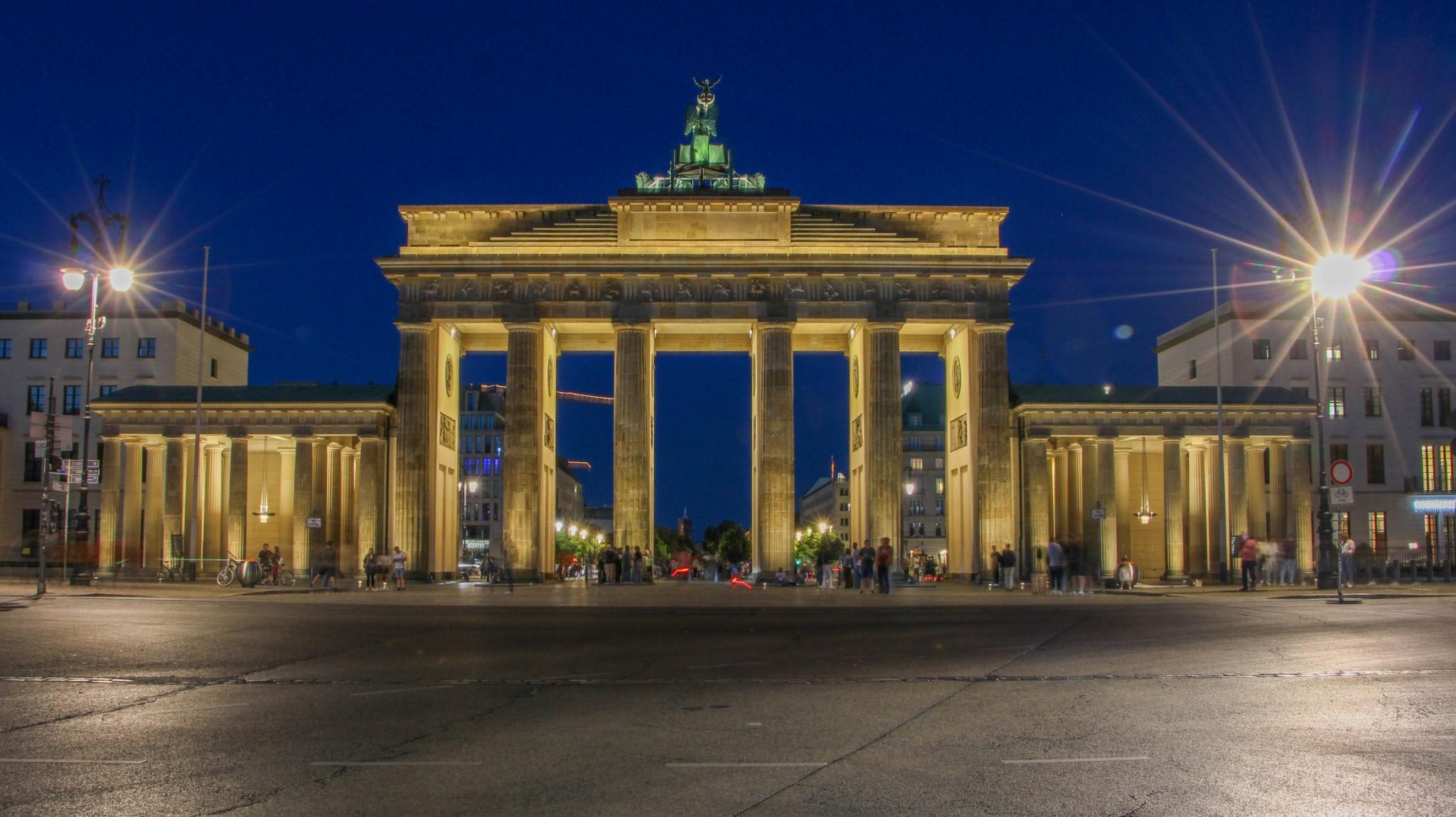 Brandenburg Gate at night